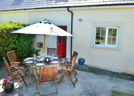 Family friendly house 200m from the sea.