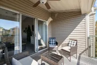 Pool ~ Golf ~ Great Location ~ Near the Landing ~ Cozy Stay ~ View