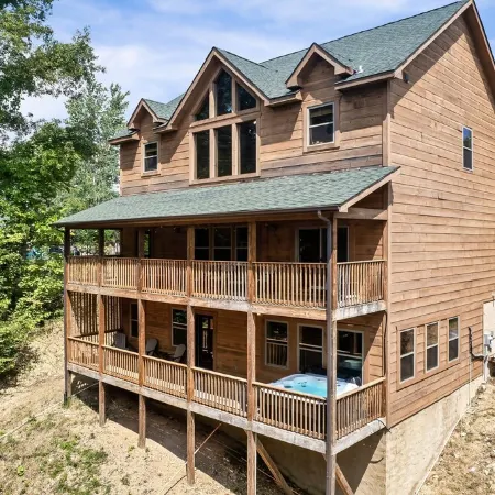 Breathtaking Cabin in Perfect Location W A Private Pool and Coutnless Amenities!