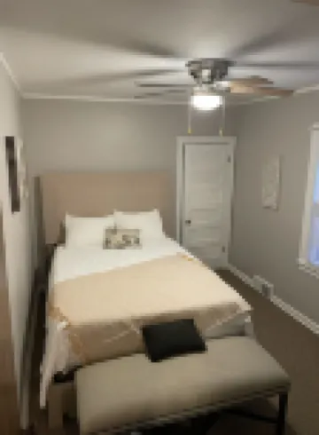 Spacious, lovely 2bed 1bath with free parking