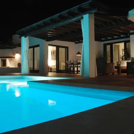 Los Helechos, Charming villa, pool with hydromassage and a large covered terrace