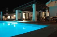 Los Helechos, Charming villa, pool with hydromassage and a large covered terrace