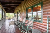 Secluded Mountain-Top Cabin with Stunning Sunset Views, Hot Tub and Fireplace
