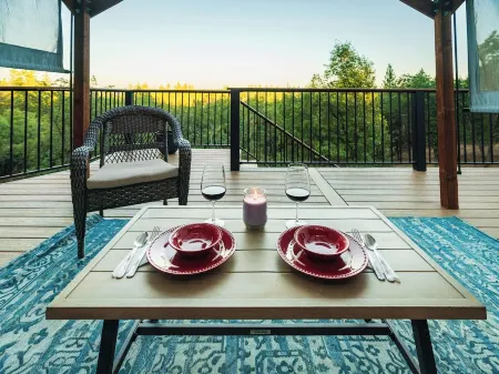 Secluded 5-acre getaway with Private Pool and Hottub - great views!