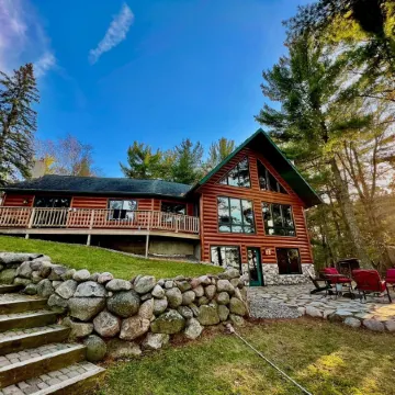 Sleeps up to 14. Stunning and spacious log cabin within 30 min of Brainerd.