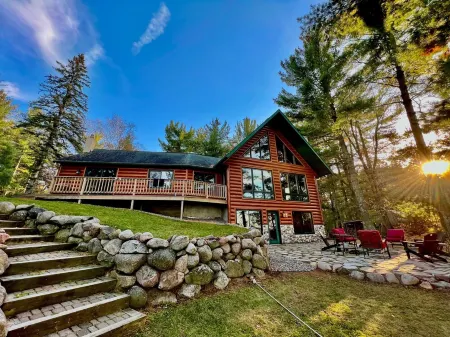 Sleeps up to 14. Stunning and spacious log cabin within 30 min of Brainerd.
