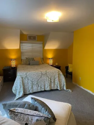 Bright Beautiful beach theme home walking distance to Lake Michigan & downtown!