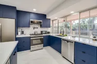 MODERN HOME WITH HEATED POOL! CLOSE TO SAWGRASS MILLS MALL! FLEXIBLE CHECK IN