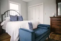 Beautifully Renovated Farmhouse at Maple Sugar Camp.