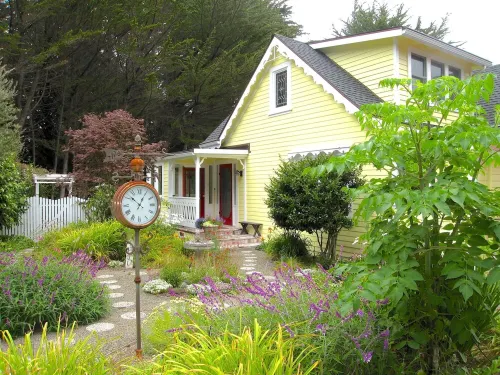 Cozy, Romantic Cottage just 3 minutes from the village of Mendocino!