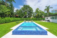 Luxury Modern Villa in heart of Brickell with Heated Pool & HotTub