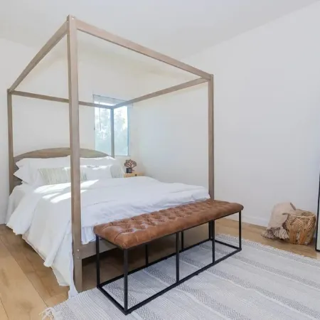 The Locust Landing, 10 Minutes to Beach, AC, Private Parking, 2 Bedrooms, Fits 5