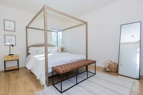 The Locust Landing, 10 Minutes to Beach, AC, Private Parking, 2 Bedrooms, Fits 5
