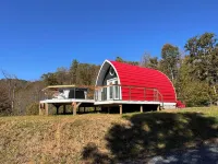 Romantic Blue Ridge Mountain cabin with hot tub, view and fire pit - Red
