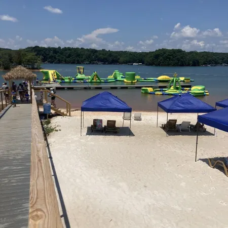 Almost Perfect Cabin with an Access to Lake Hartwell