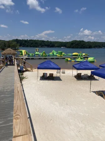 Newly furnished beautiful cabin with an access to Lake Hartwell Отели в г. Гамлог