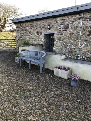 5 minutes from the beach, centraly located, country side views