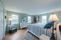The Boarding House, King bed comfort. Close to Nantucket Sound beaches.