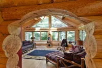 Secluded luxury log home in Wisconsin wilderness