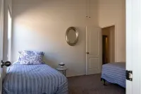 Airy Oasis Sleeps 8- Pool, Spa & Pool Table