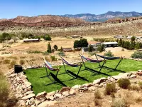 Luxury Tiny House on 1 acre near Zion & St. George