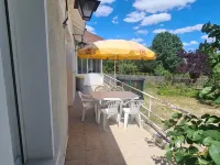 Town house on the banks of the vienne Hotels in Chatellerault