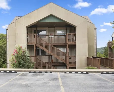The Cove Walk-in 2BR 2Bath Condo on Table Rock Lake by Silver Dollar City