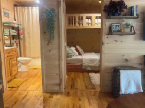 Private 3Bdr Cabin on Apple River Kayaks, Sups, & Sauna. Pet Friendly!