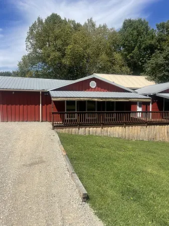 Large 2Br Remodeled Cabin!