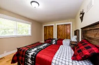 Spacious house with amazing back yard 10 min from the beach