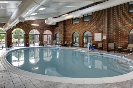 Embassy Suites by Hilton Williamsburg Отели рядом с достопримечательностью «Уильям & Мэри»