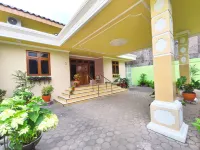 Nana's Cozy Home Hotels in Kejaksan