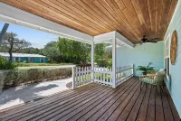 Pool House 1/2 Mile From Downtown Stuart