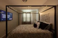 8 Minutes to Downtown • 70in TV • Free Parking ガーフィールド植物園周辺のホテル