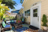 SJ Downtown Private Guess House with Gated Parking Room7