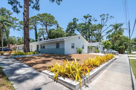 High speed Internet, Downtown, Beach Items & MORE