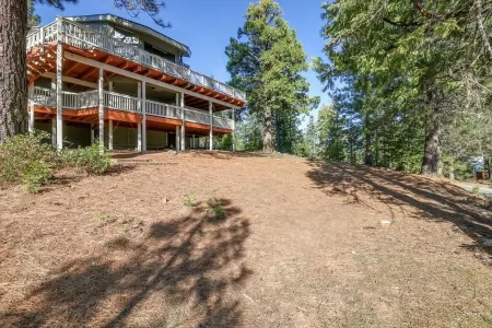 Luxurious Escape-DOUBLE Masters and GOURMET Kitchen with New air conditioning Отели в г. Фресно