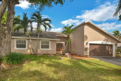 Palm Tree Paradise House with Private Pool! Hotels near Central Broward Park & Broward County Stadium