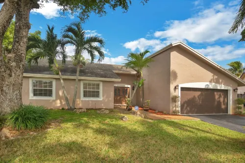 Palm Tree Paradise House with Private Heated Pool.