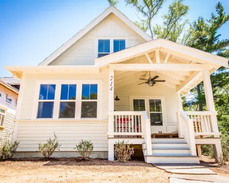 Winter Special - Modern Farmhouse Just Steps from Town and Lake Michigan! Hotels in New Buffalo