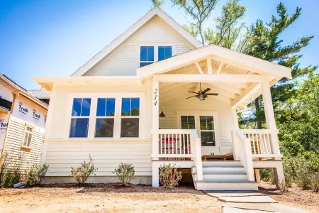 Modern Farmhouse Steps from Downtown New Buffalo & Lake Michigan!