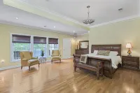 Relaxing Multi-family waterfront home with private dock on Lake Hartwell!