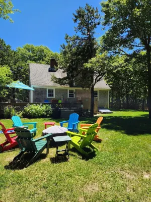 Bright, spacious, private beach home. Big backyard, firepit, deck. Family fave!