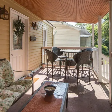 Gorgeous interior, walk to downtown, amazingly renovated historic 1901 house!