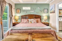 Iykyk Wtf! Elevator~Tiki Bar~Boat Slip on Site! Moon Deck/Pool~Gulf Front Baby!!