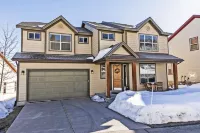 5Br Family Retreat! - Mountain Views! - 1 Mile to Slopes and Shops!