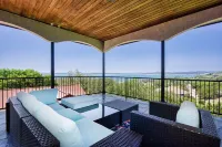 Lakeview villa- spacious Mediterranean home with amazing lake views!