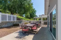 GREAT LOCATION! CLOSE TO PELTZER, LORIMAR, FAULKNER, LONG SHADOW WINERIES! 테메큘라 호텔