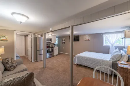 Riverfront- Lower Unit | Dock | Smart TV | Wi-Fi