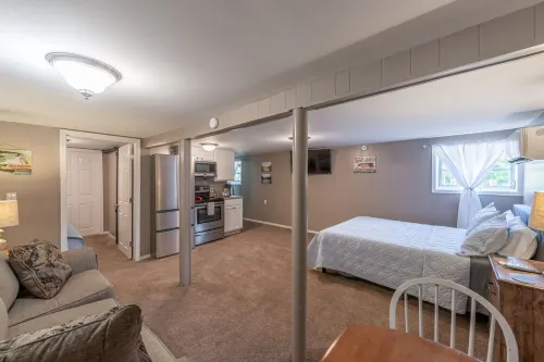 Riverfront- Lower Unit | Dock | Smart TV | Wi-Fi